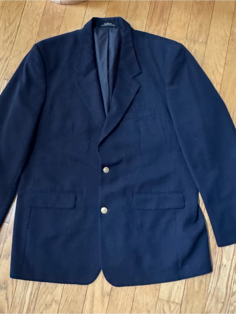 L L Bean Men Solid Navy Blazer Sport Coat Gold Crest Buttons 46T Micro Polyester